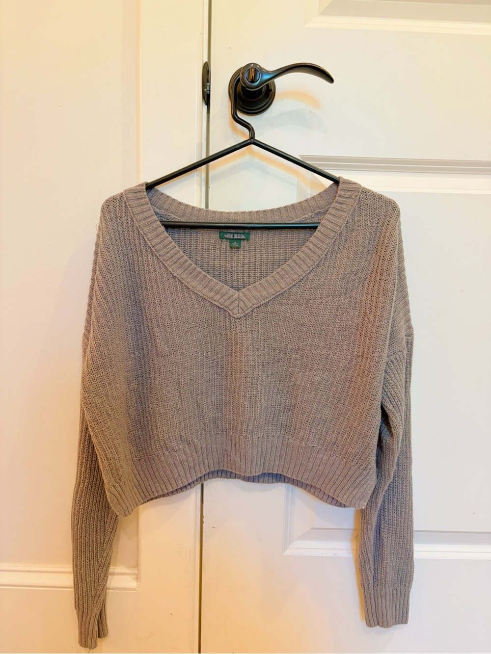 Wild Fable Cropped V Neck Sweater Size M